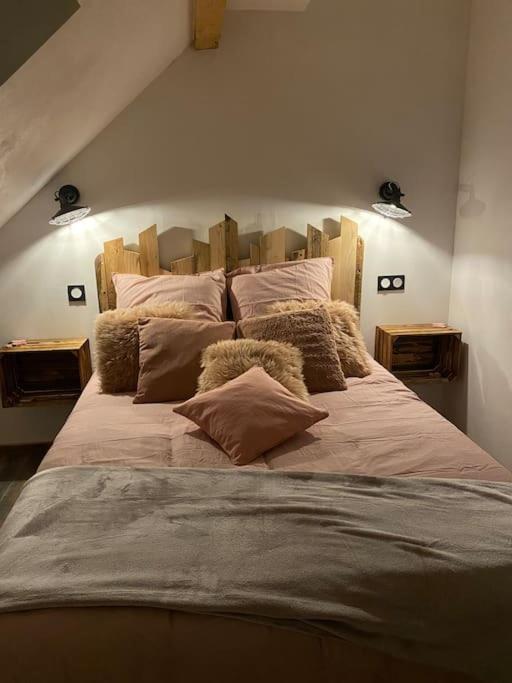 Als As De Coeur La Maison Aux Mille Et Un Coeurs Neuve-Eglise Bagian luar foto