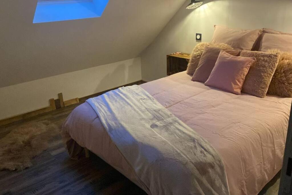 Als As De Coeur La Maison Aux Mille Et Un Coeurs Neuve-Eglise Bagian luar foto